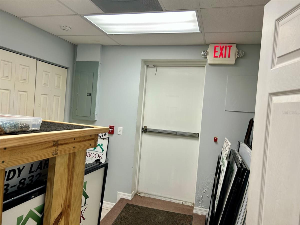 208 MAIN STREET — photo 25 of 36