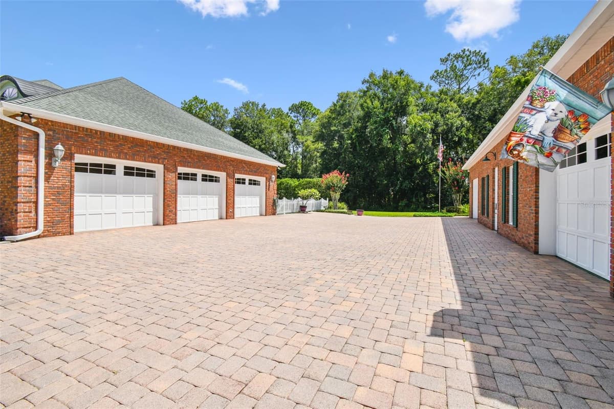 1745 TAYLOR WOODS ROAD — photo 3 of 66
