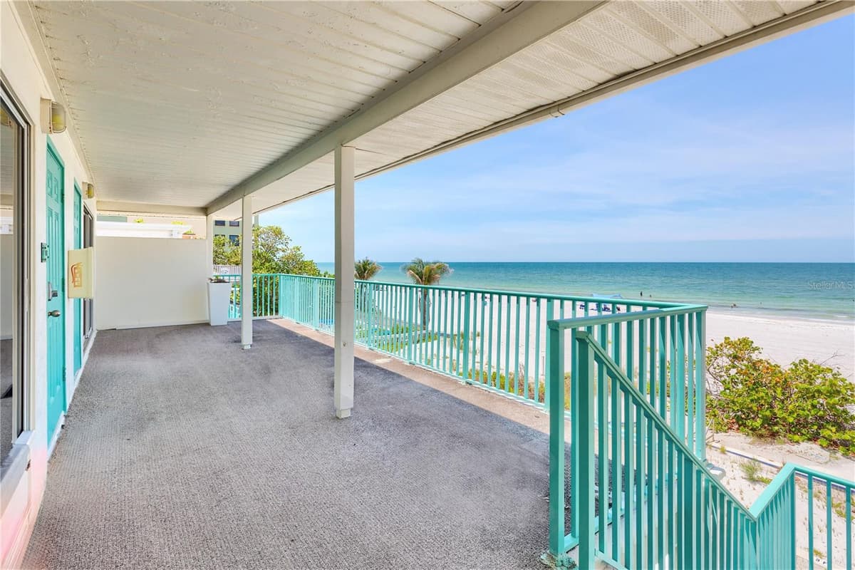 19310 GULF BOULEVARD — photo 30 of 43
