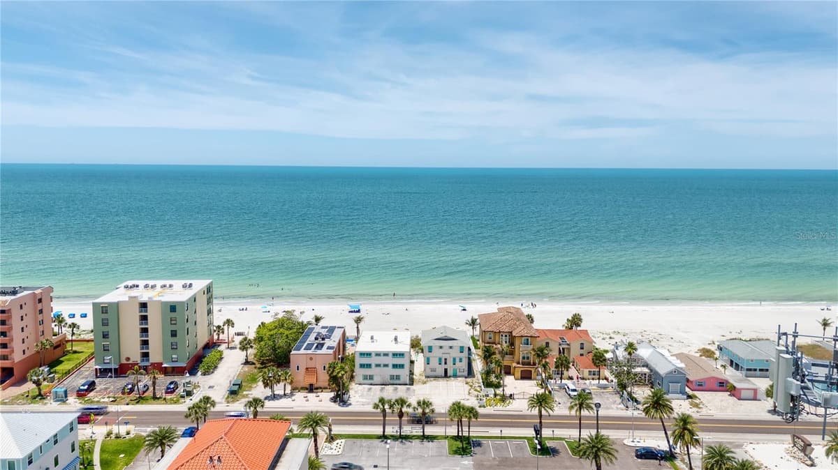 19310 GULF BOULEVARD — photo 4 of 43