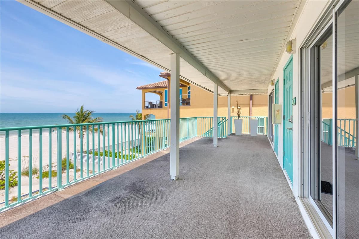 19310 GULF BOULEVARD — photo 28 of 43