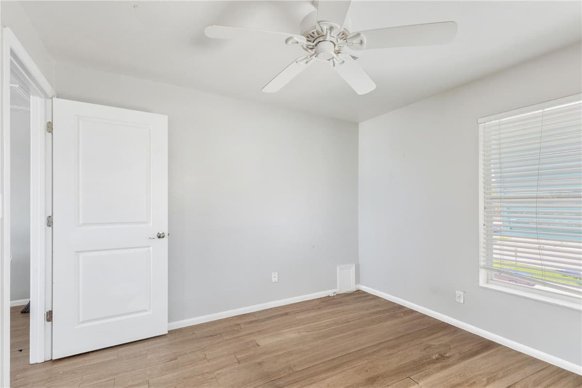 19310 GULF BOULEVARD — photo 19 of 43