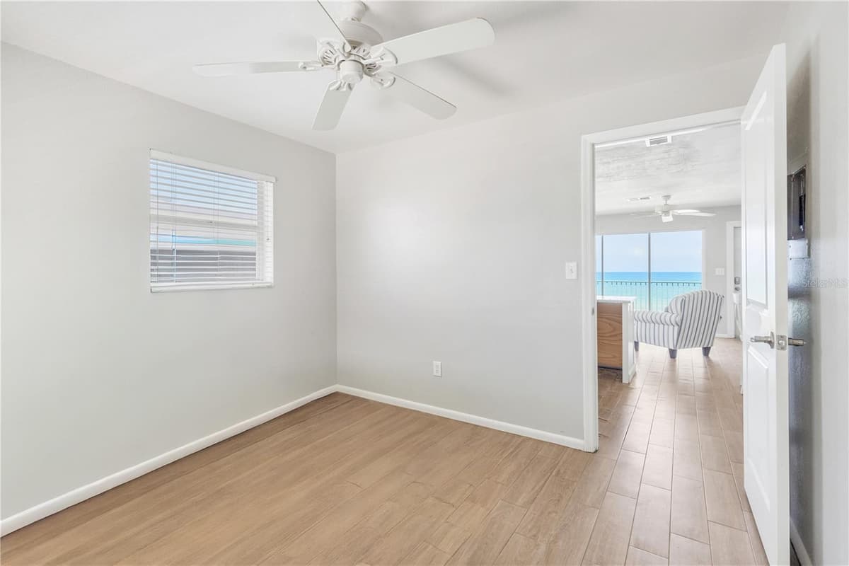 19310 GULF BOULEVARD — photo 18 of 43