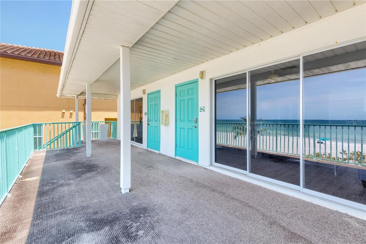 19310 GULF BOULEVARD — photo 27 of 43