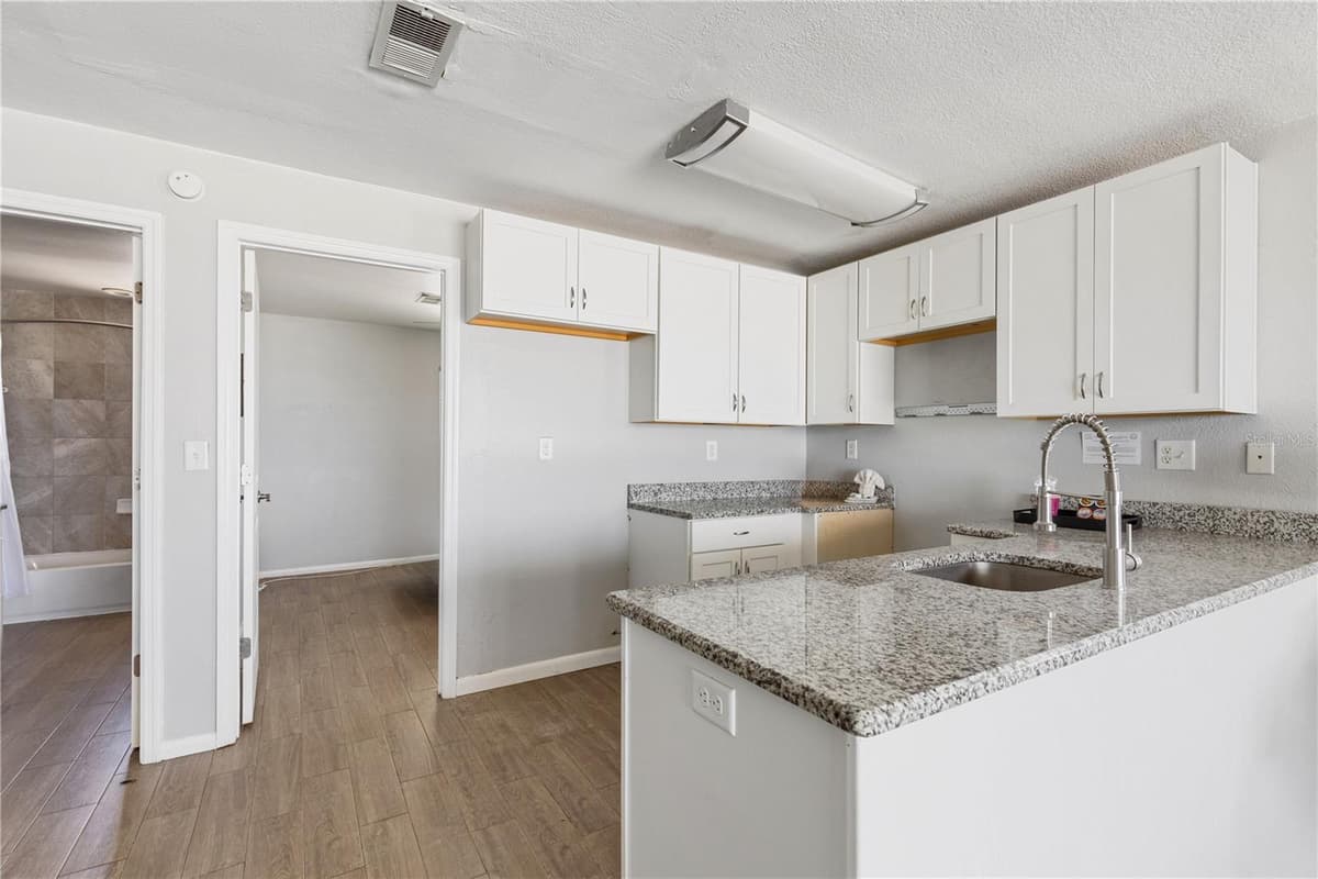 19310 GULF BOULEVARD — photo 24 of 43