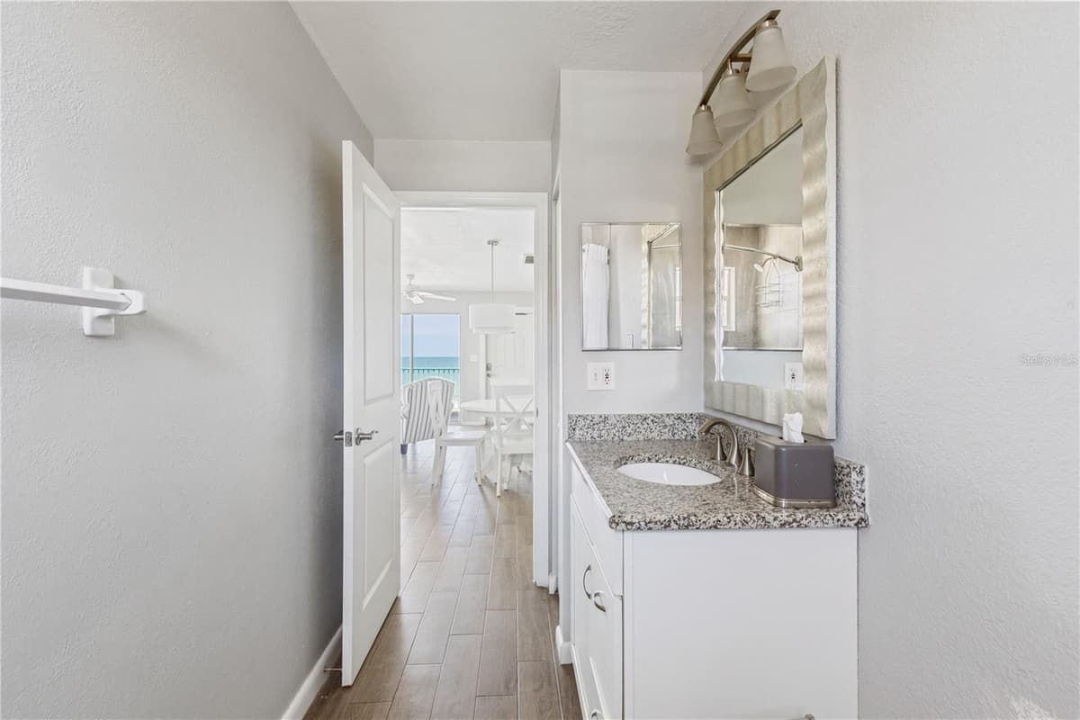 19310 GULF BOULEVARD — photo 21 of 43
