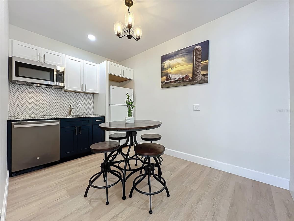 507 EAST STREET — photo 11 of 69