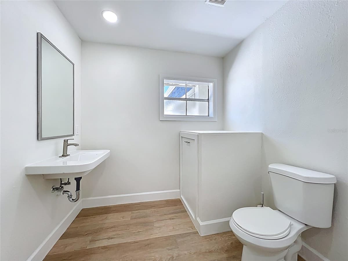 507 EAST STREET — photo 21 of 69