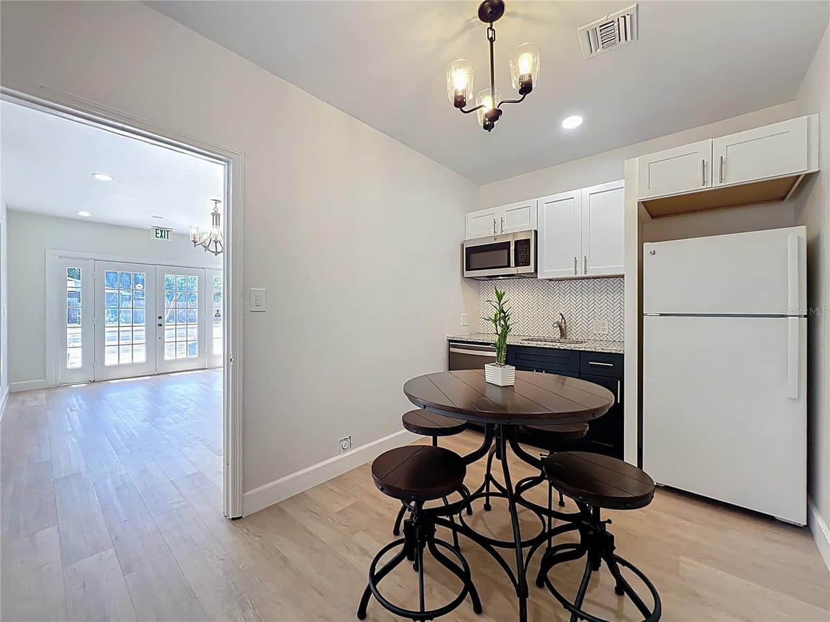 507 EAST STREET — photo 14 of 69