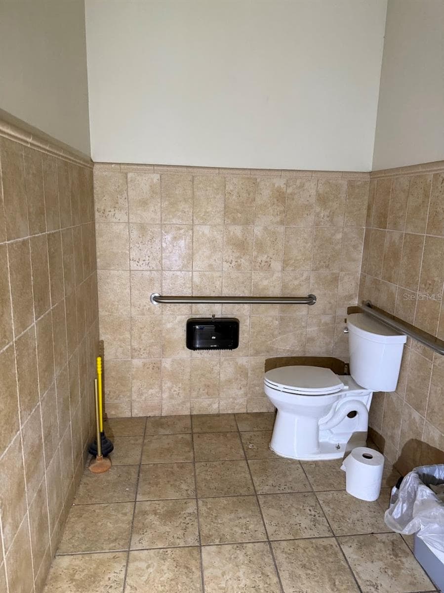 1400 US HWY 441, BUILDING 910 — photo 13 of 14