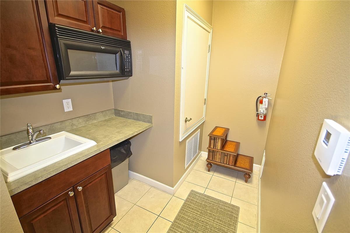 1401 TOWN PLAZA COURT — photo 7 of 14
