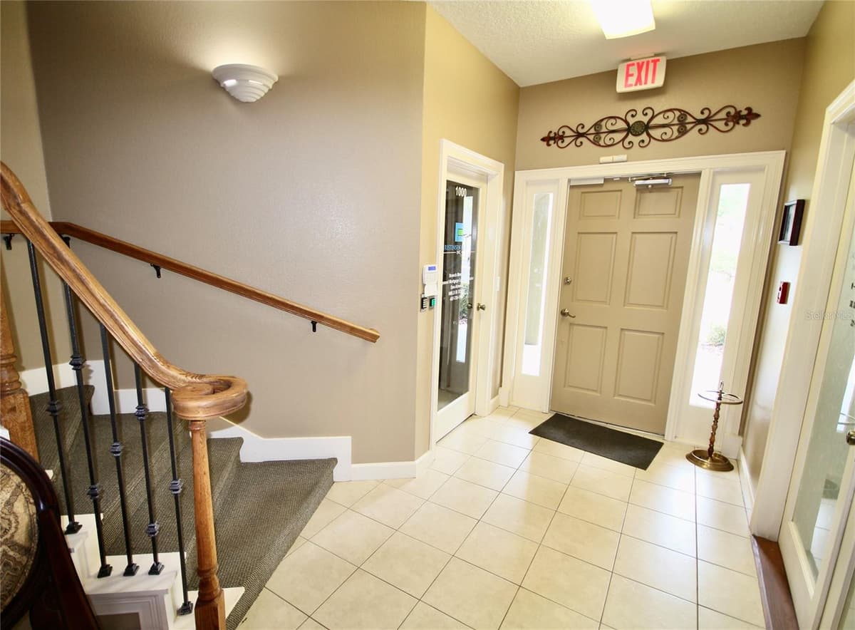 1401 TOWN PLAZA COURT — photo 3 of 14