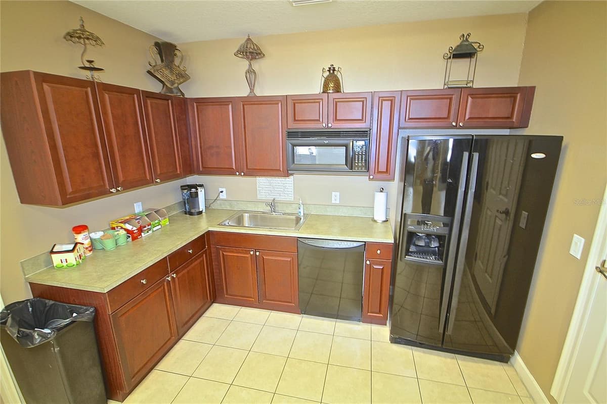 1401 TOWN PLAZA COURT — photo 4 of 14