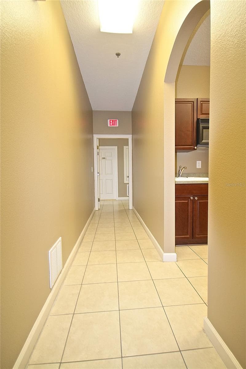 1401 TOWN PLAZA COURT — photo 5 of 14
