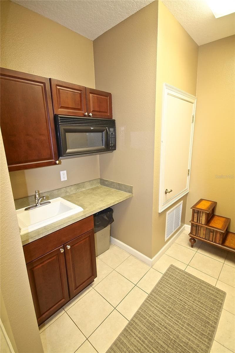 1401 TOWN PLAZA COURT — photo 6 of 14
