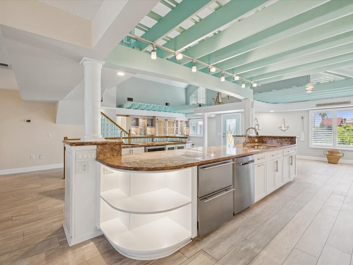 5101 WESTSHORE DRIVE — photo 23 of 88