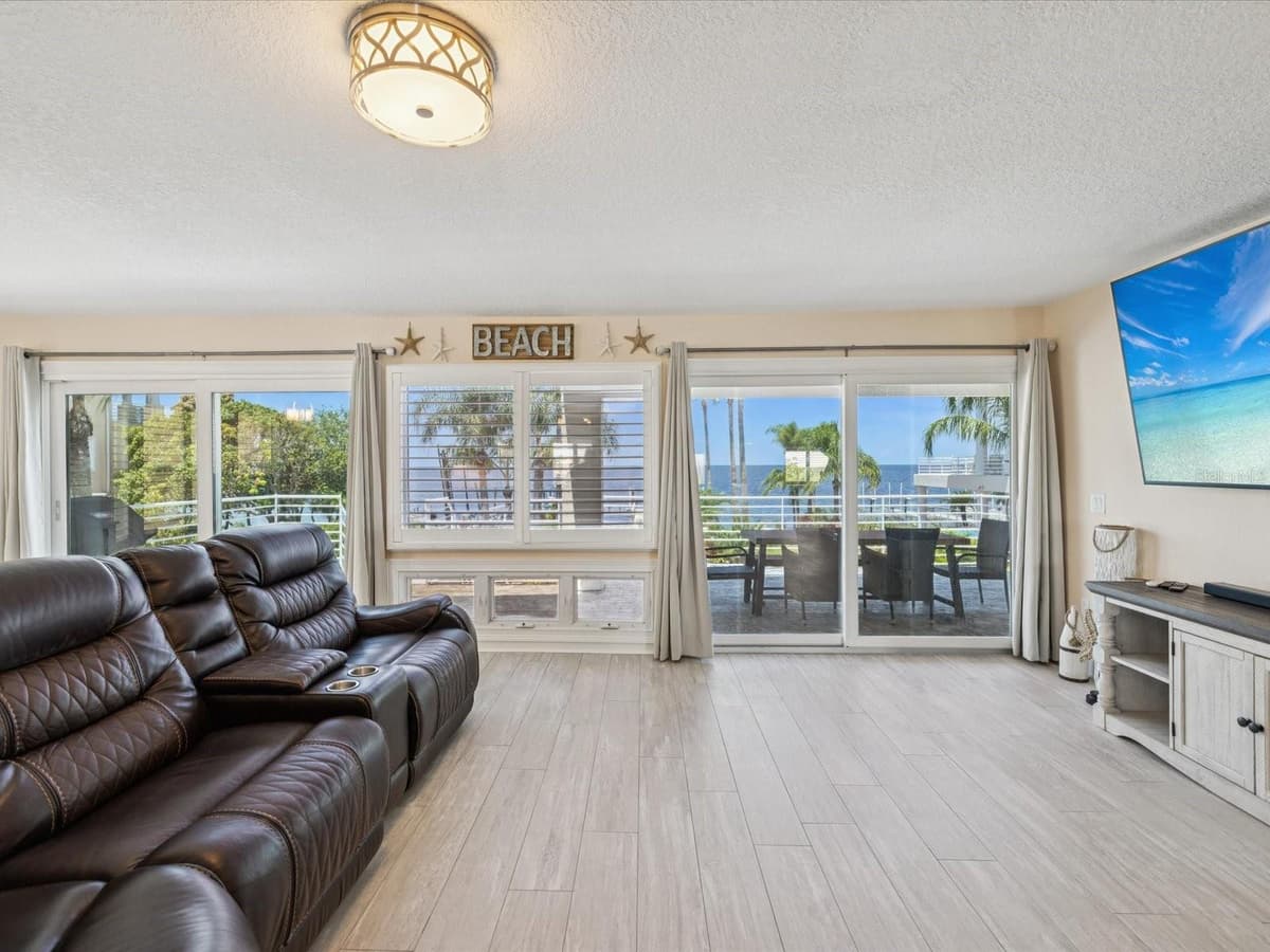5101 WESTSHORE DRIVE — photo 27 of 88