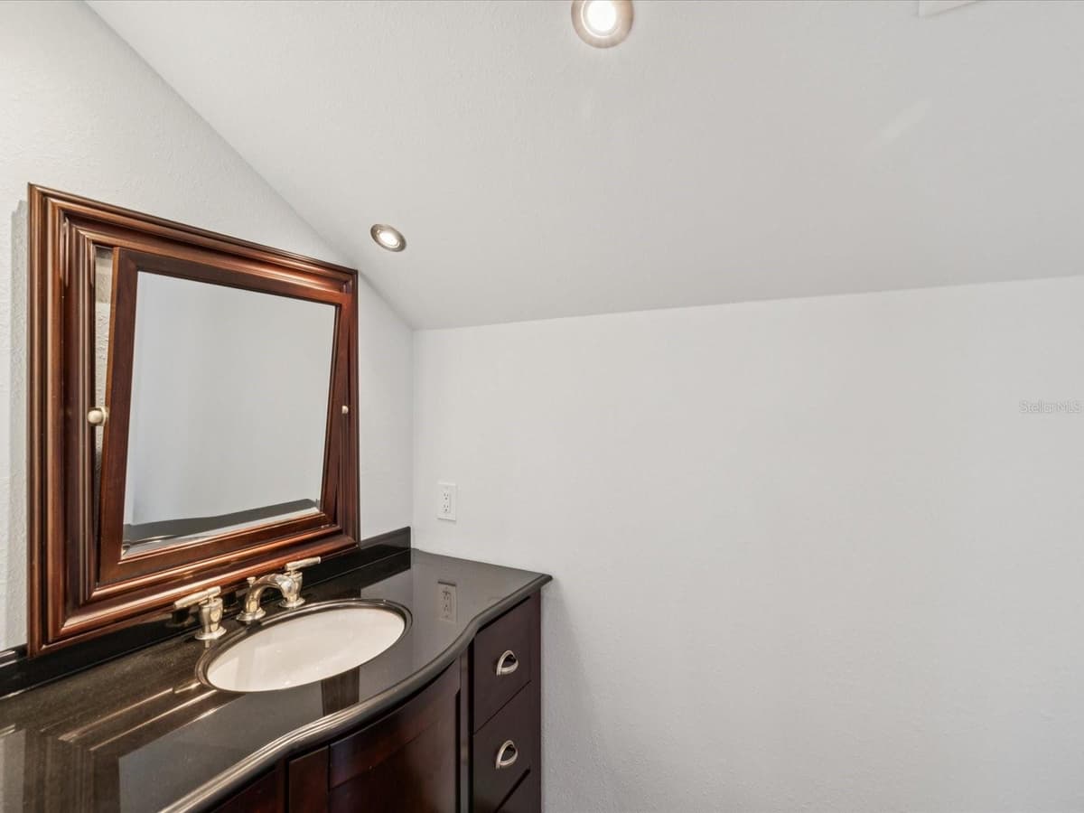 5101 WESTSHORE DRIVE — photo 43 of 88