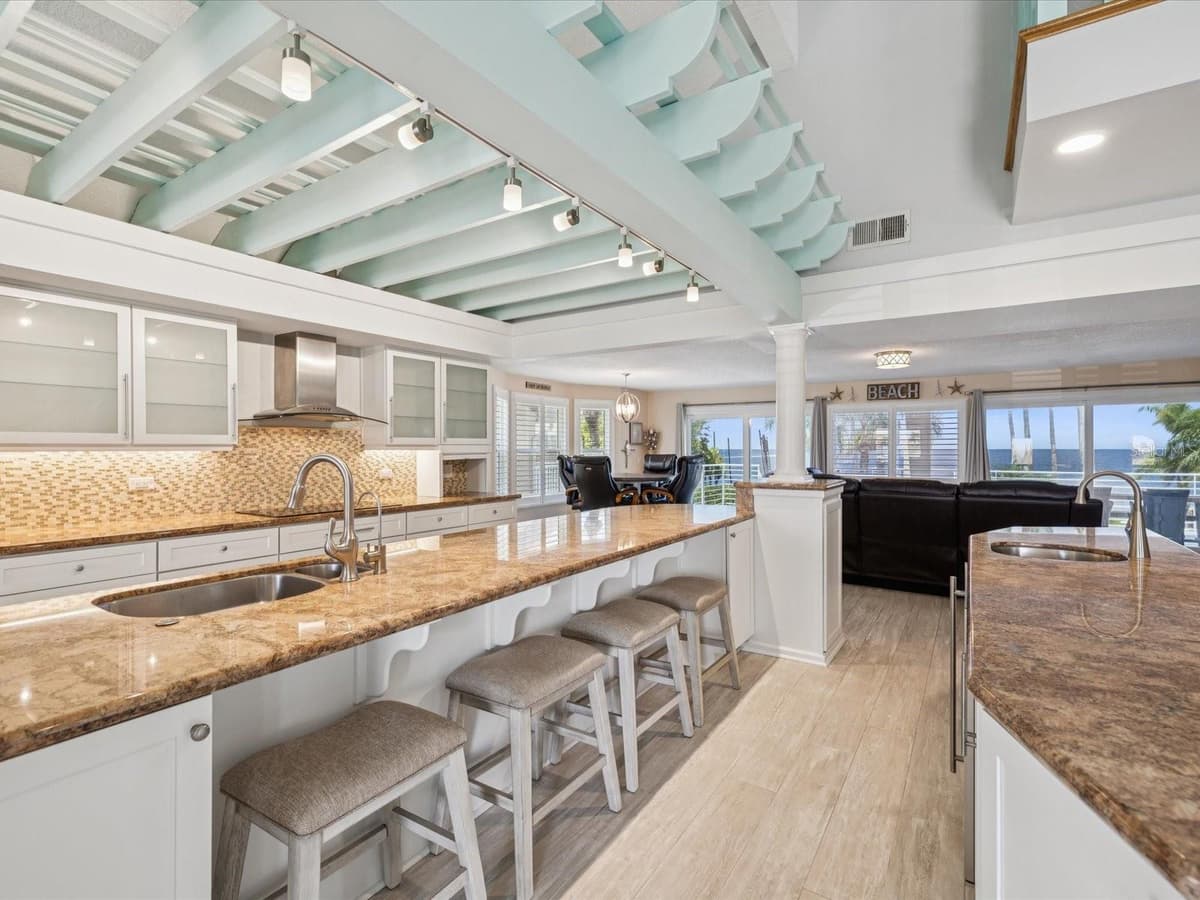5101 WESTSHORE DRIVE — photo 22 of 88