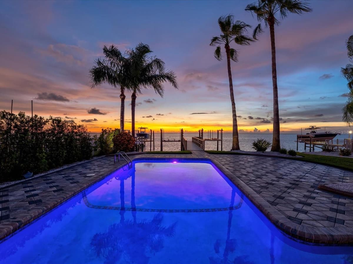 5101 WESTSHORE DRIVE — photo 9 of 88