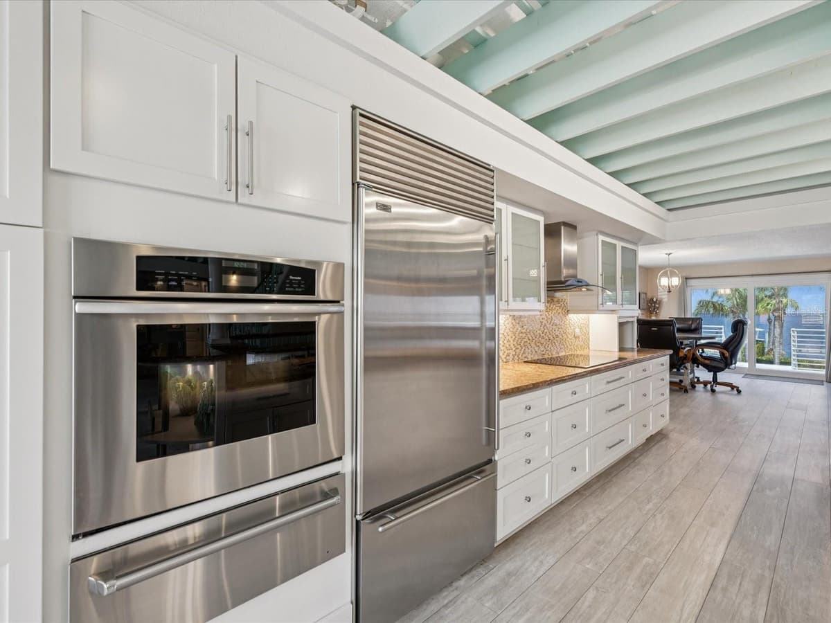5101 WESTSHORE DRIVE — photo 18 of 88