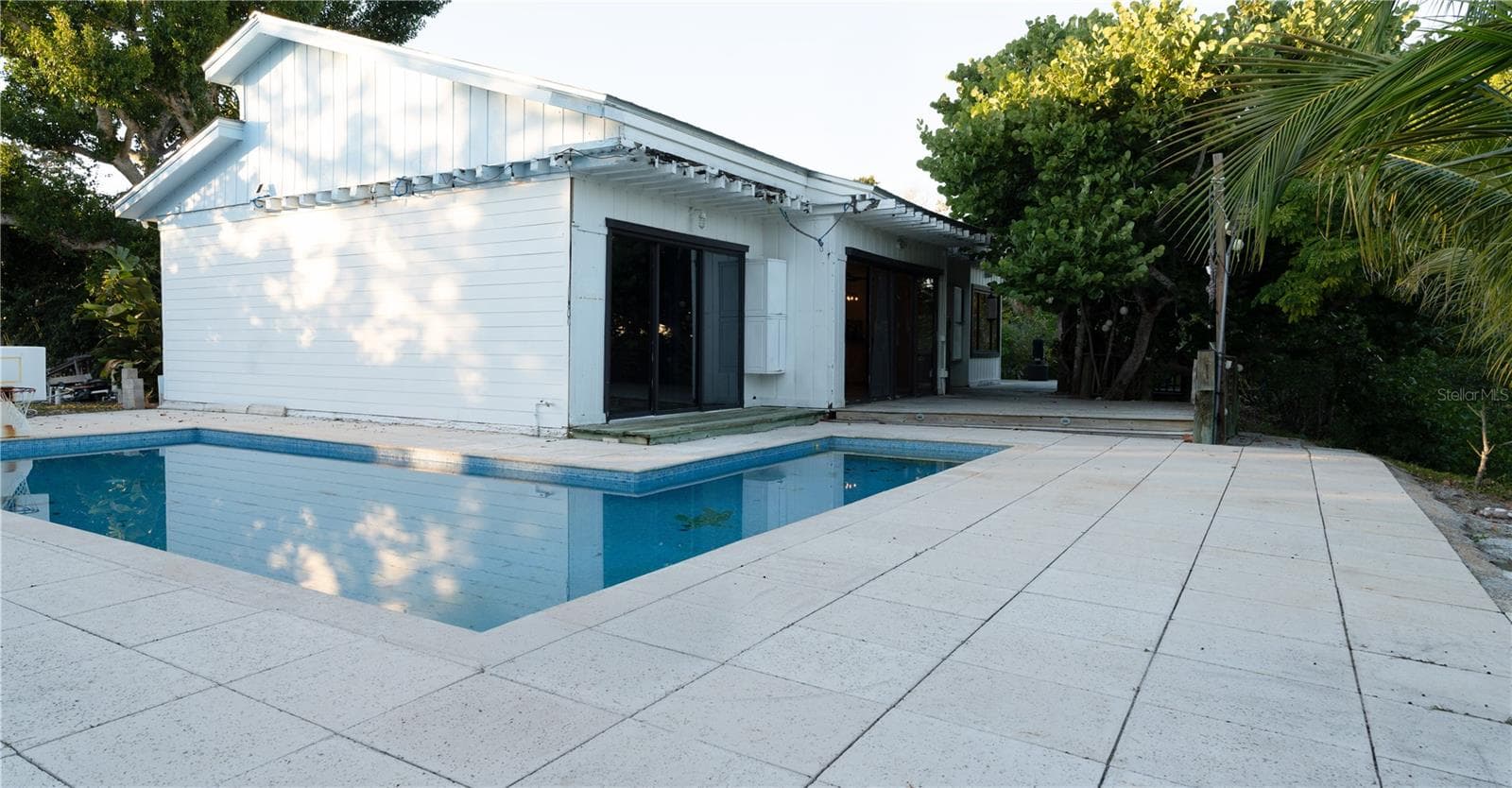300 GARDEN LANE — photo 8 of 26