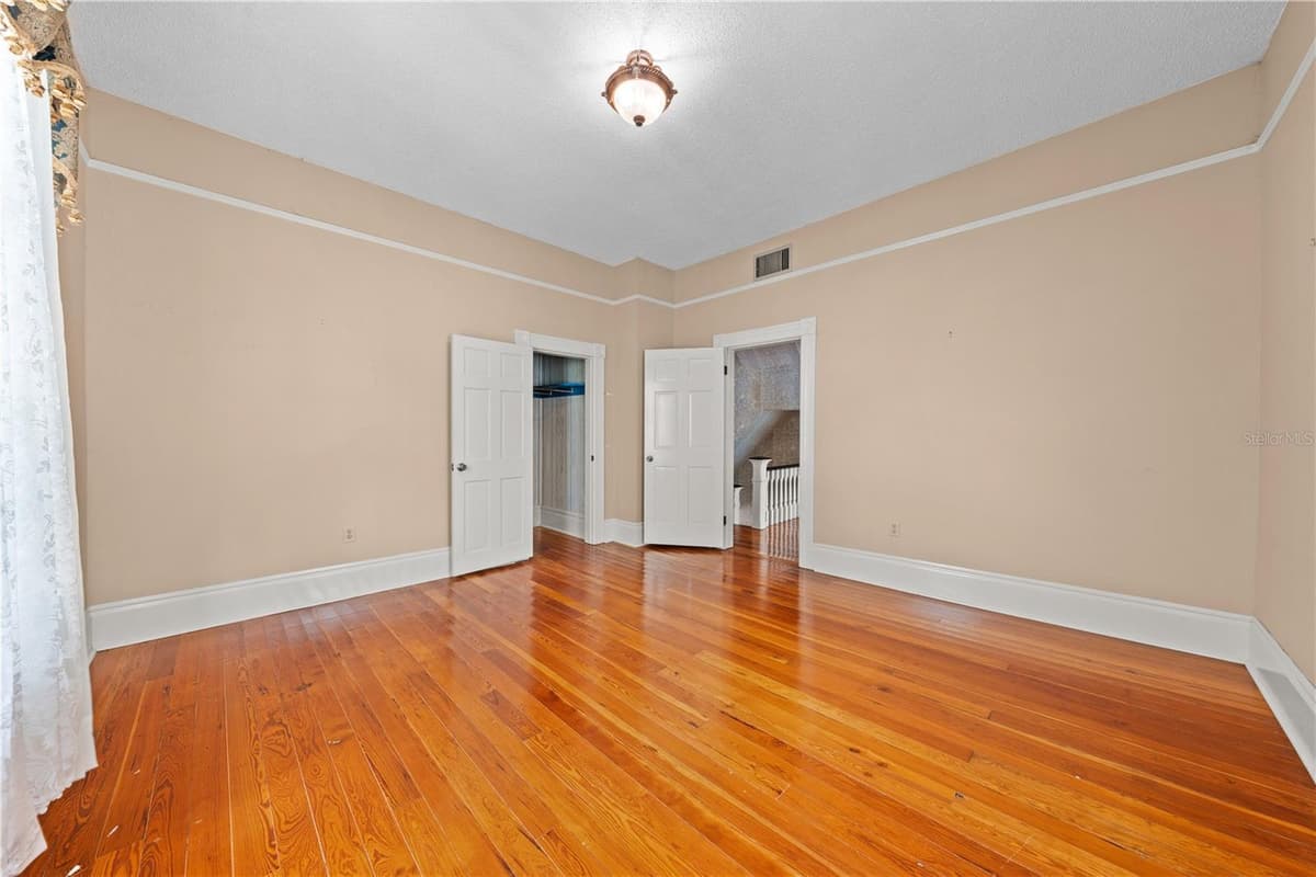 212 CLYDE AVENUE — photo 36 of 97