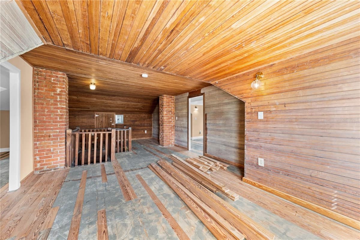 212 CLYDE AVENUE — photo 94 of 97
