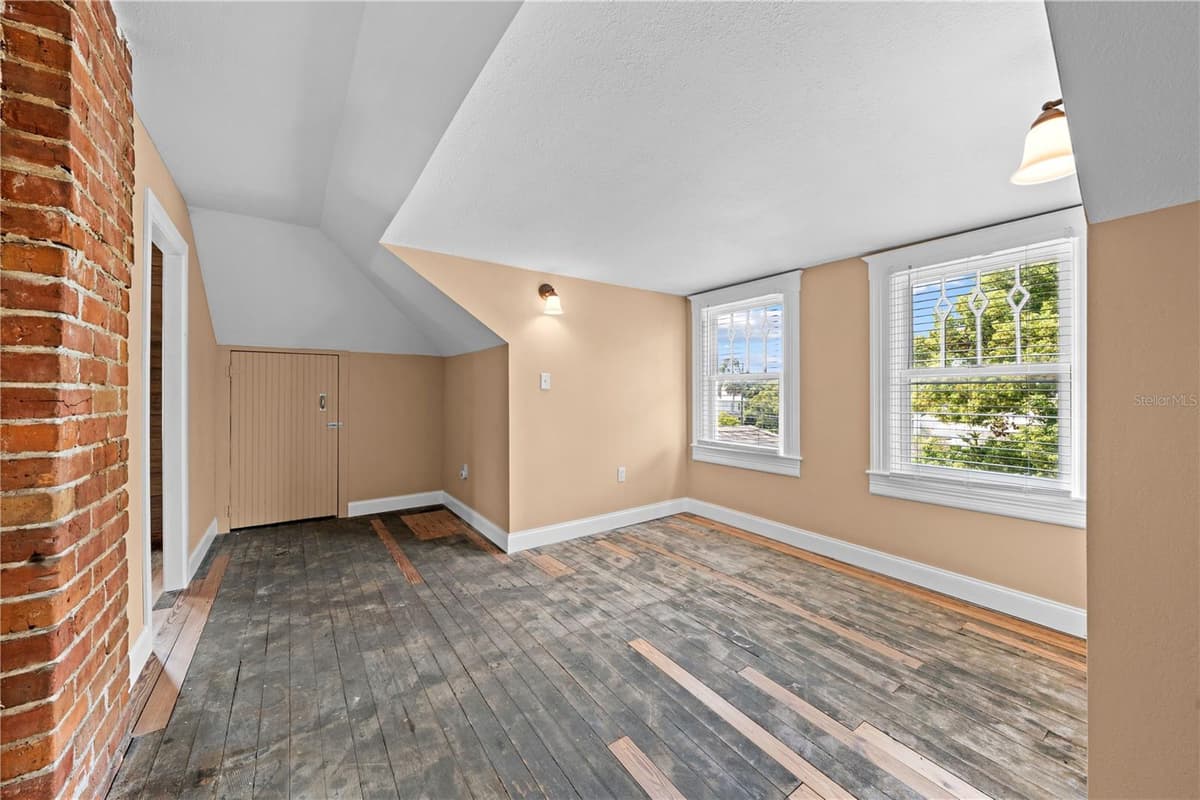 212 CLYDE AVENUE — photo 95 of 97