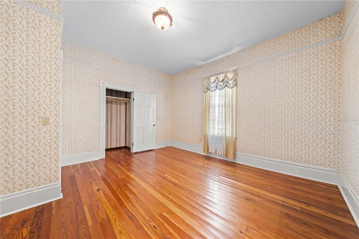 212 CLYDE AVENUE — photo 31 of 97