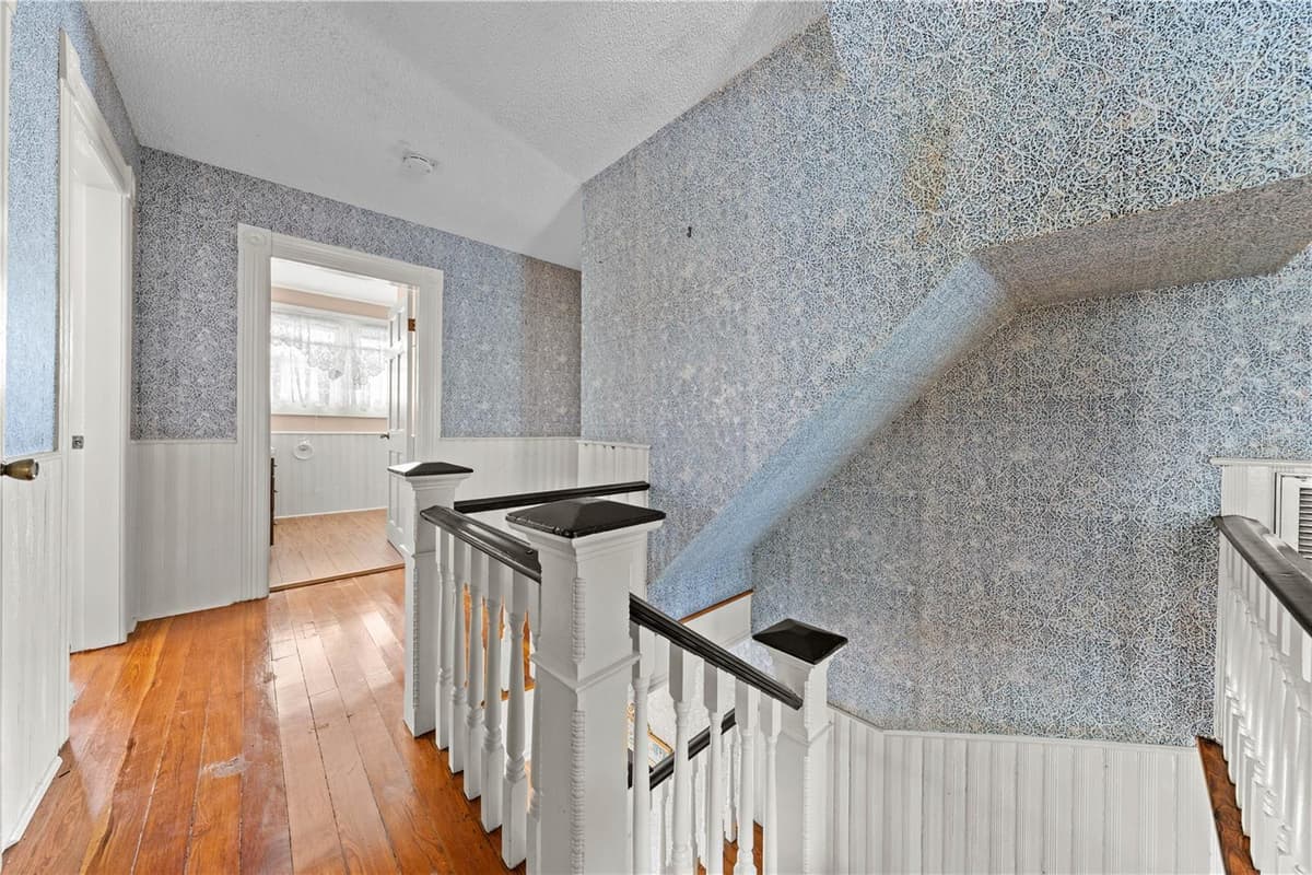 212 CLYDE AVENUE — photo 23 of 97