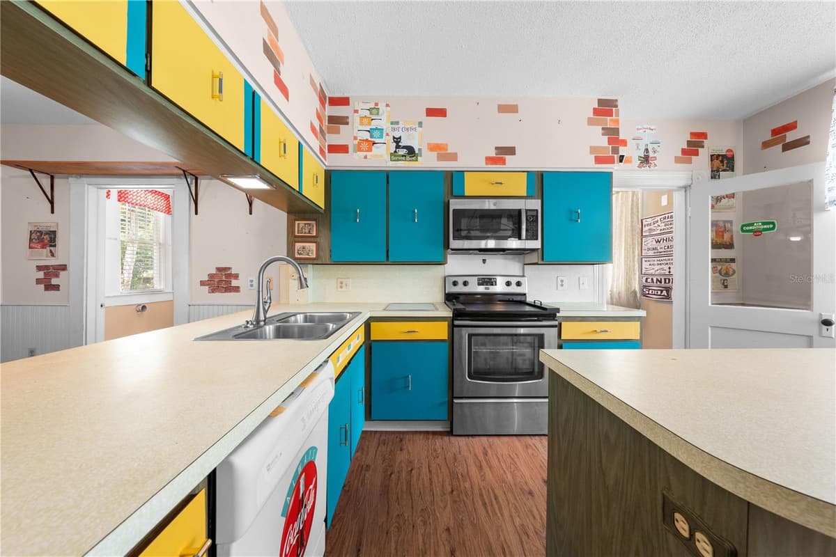 212 CLYDE AVENUE — photo 60 of 97