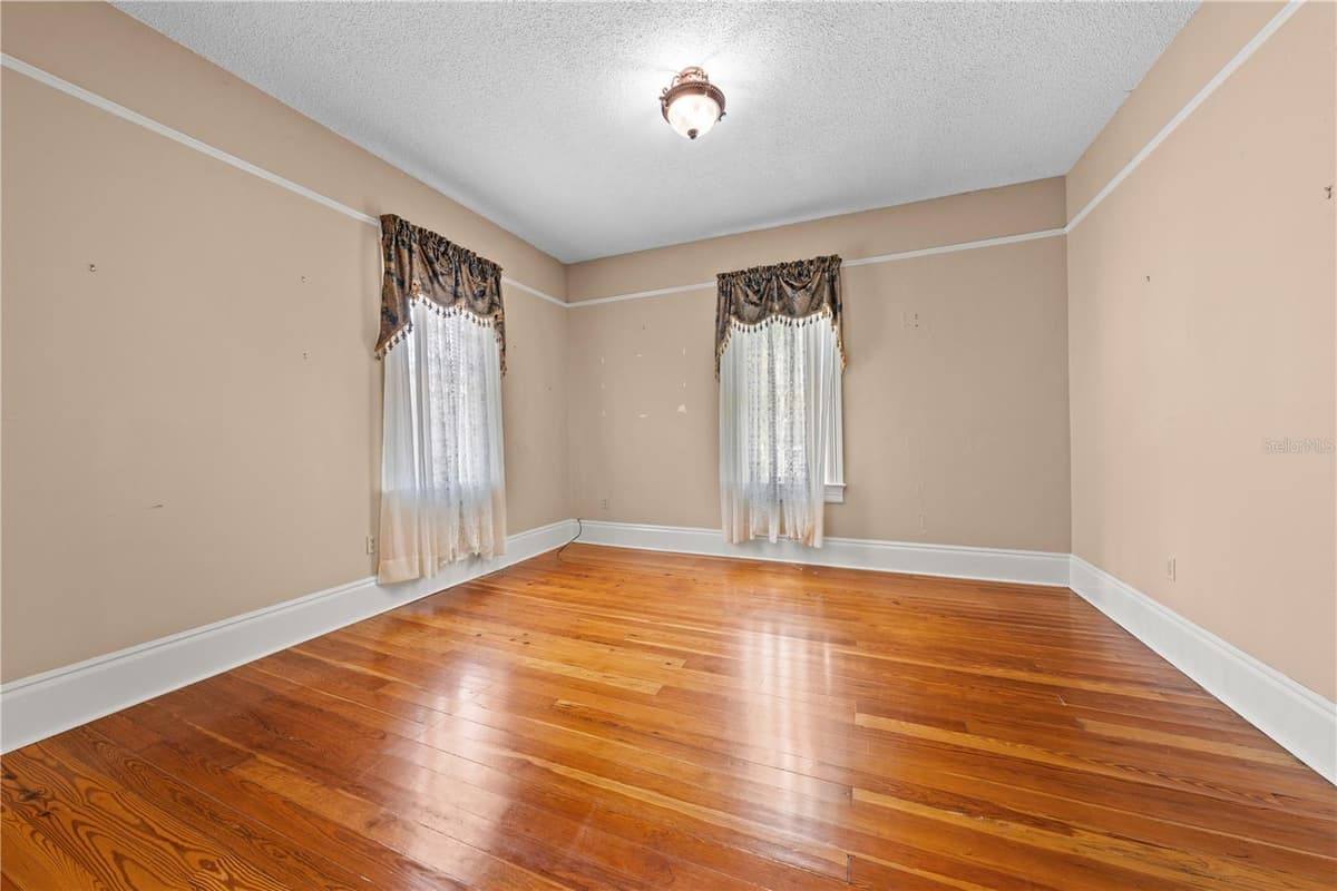 212 CLYDE AVENUE — photo 35 of 97