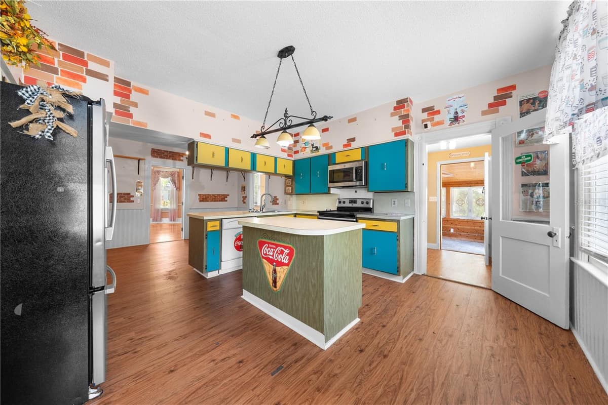 212 CLYDE AVENUE — photo 57 of 97