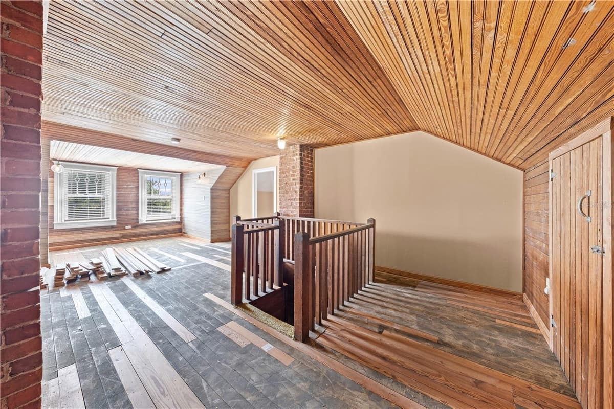 212 CLYDE AVENUE — photo 90 of 97