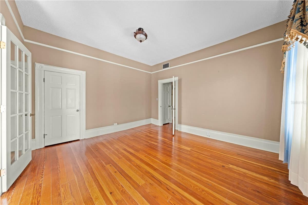 212 CLYDE AVENUE — photo 37 of 97
