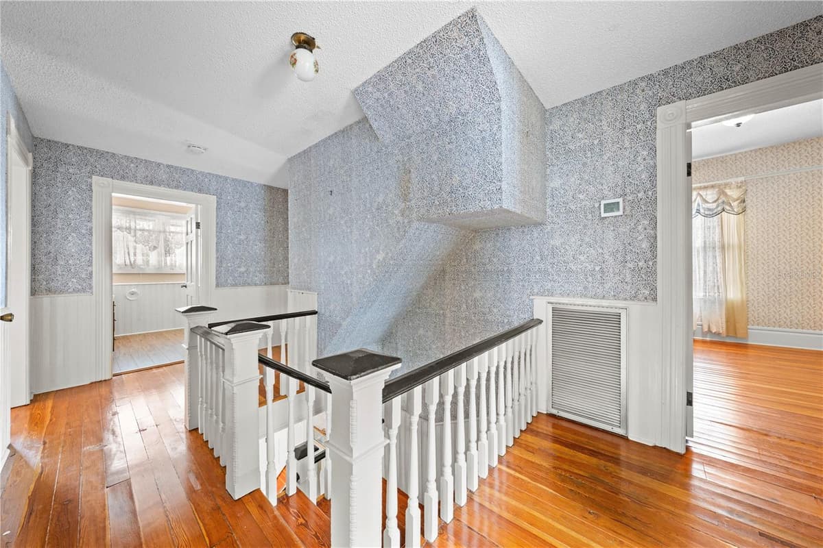 212 CLYDE AVENUE — photo 27 of 97