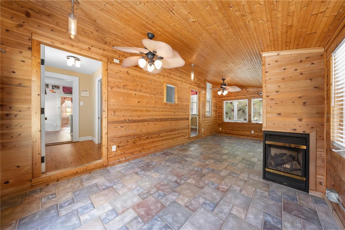 212 CLYDE AVENUE — photo 49 of 97