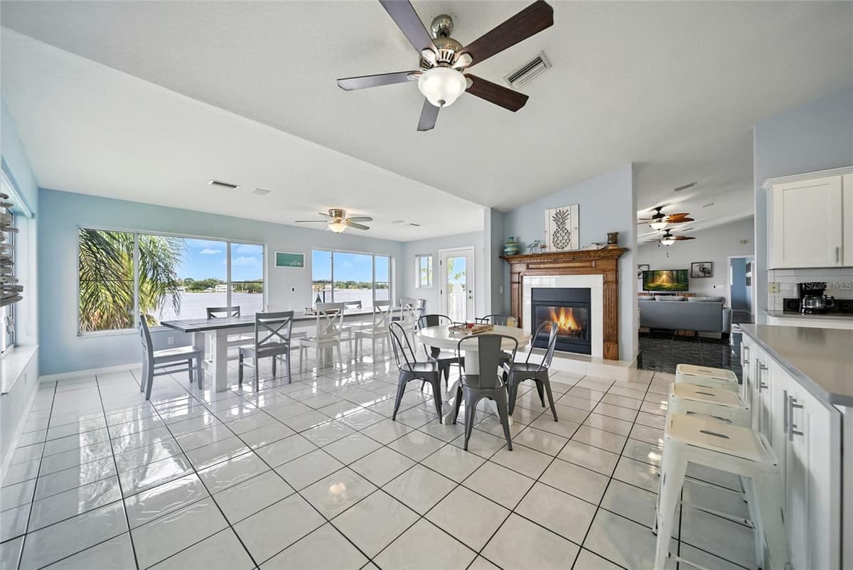 2435 WATERSEDGE DRIVE — photo 14 of 59