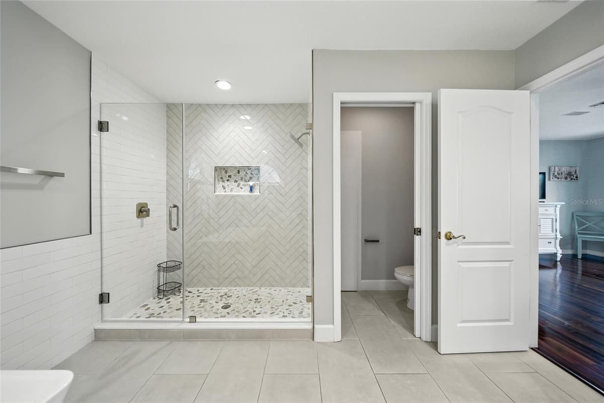 2435 WATERSEDGE DRIVE — photo 24 of 59