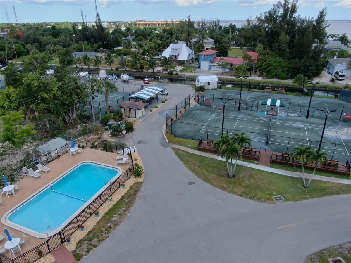 25188 MARION AVENUE — photo 31 of 41