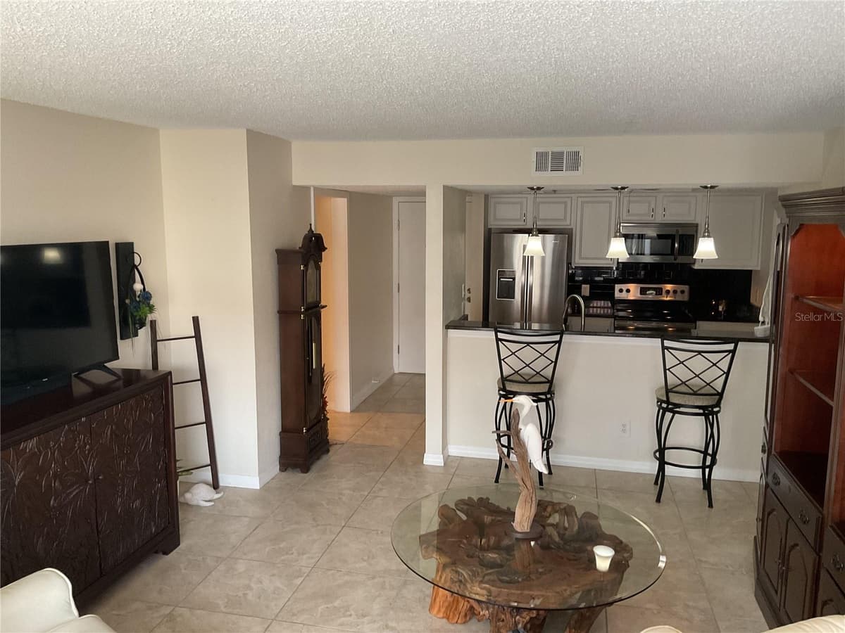 25188 MARION AVENUE — photo 12 of 41