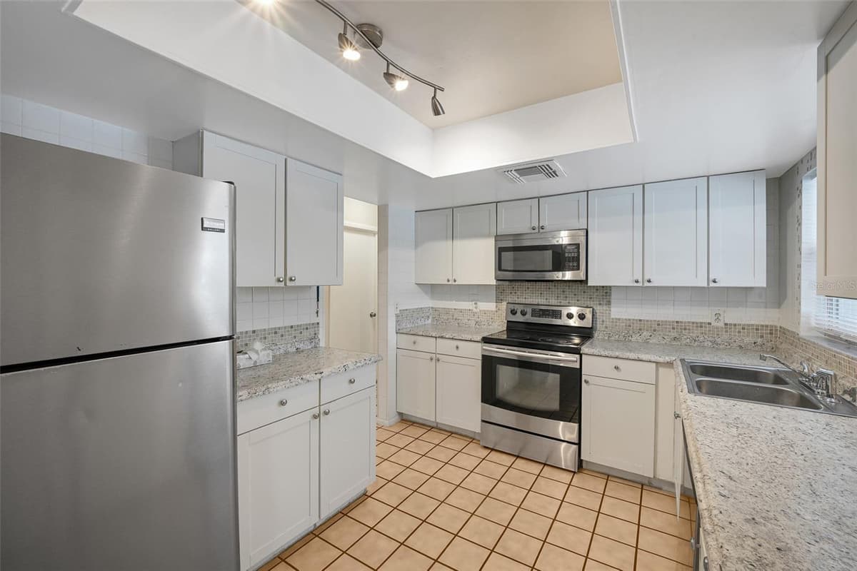 461 BOXWOOD COURT — photo 14 of 37