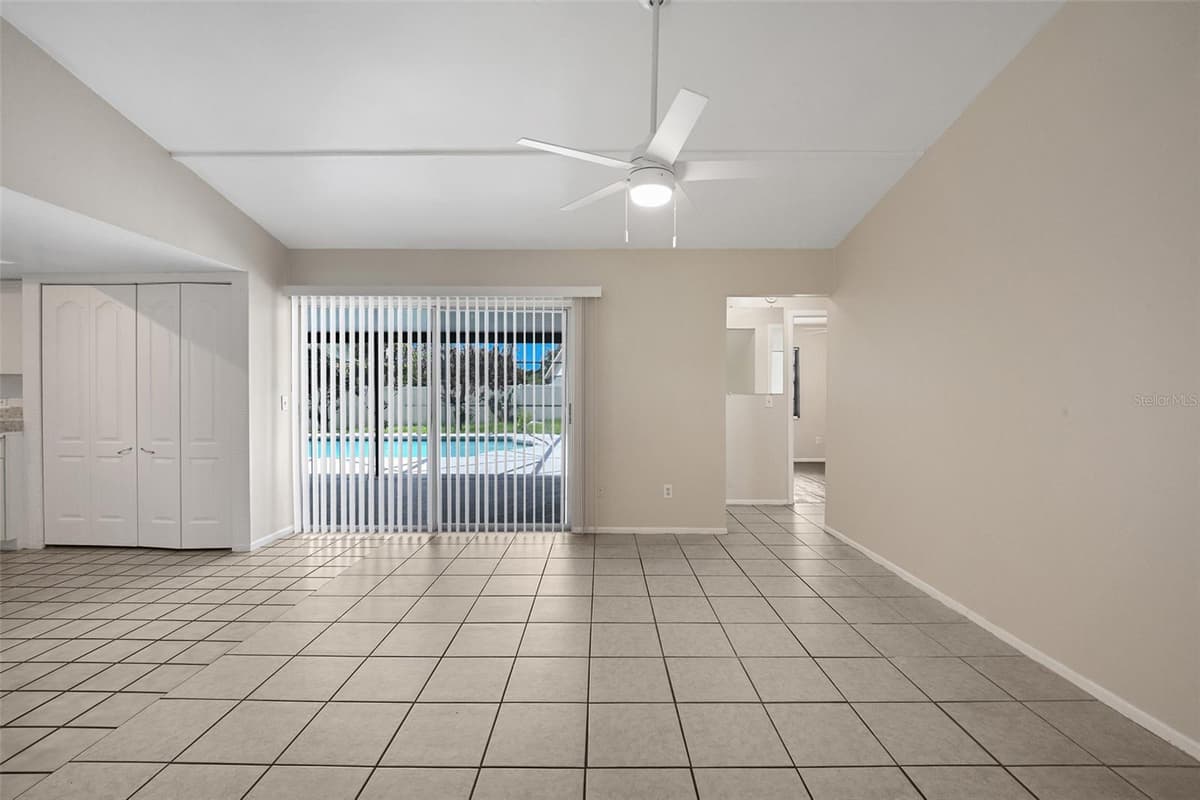 461 BOXWOOD COURT — photo 10 of 37