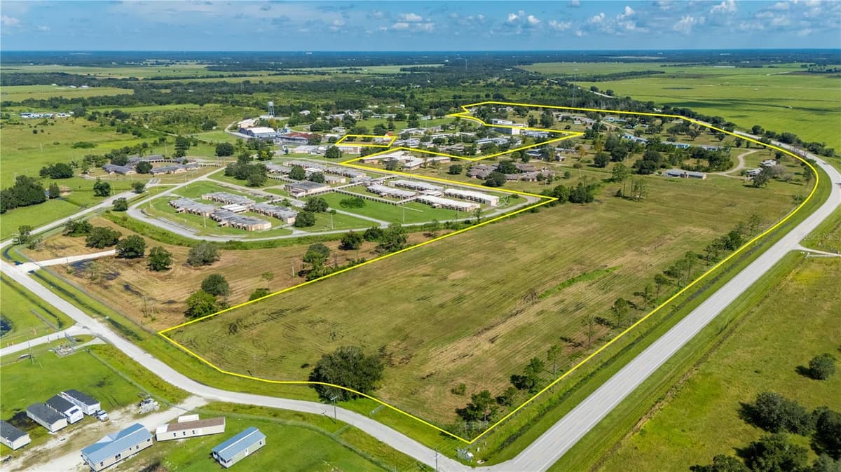 6000 SE HWY 31 — photo 8 of 41