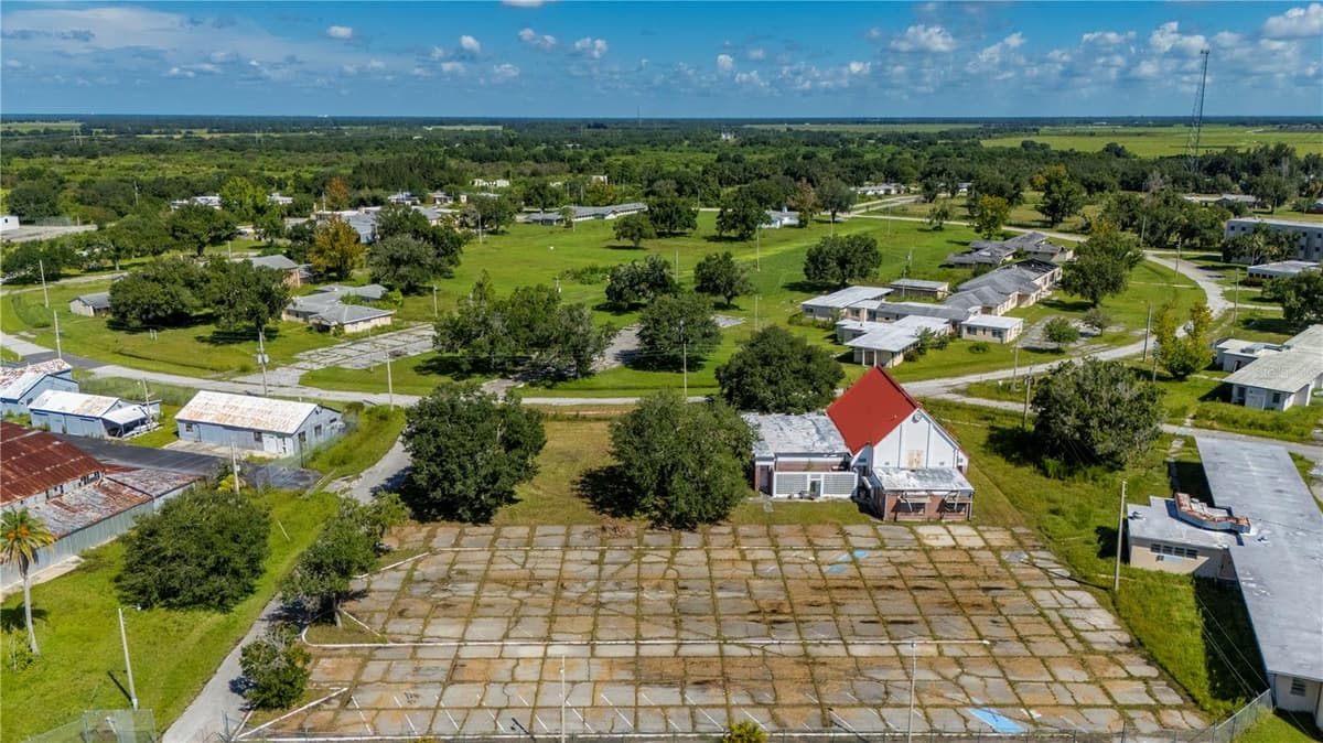 6000 SE HWY 31 — photo 22 of 41