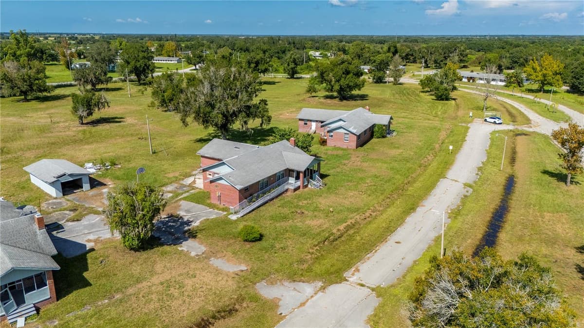 6000 SE HWY 31 — photo 16 of 41