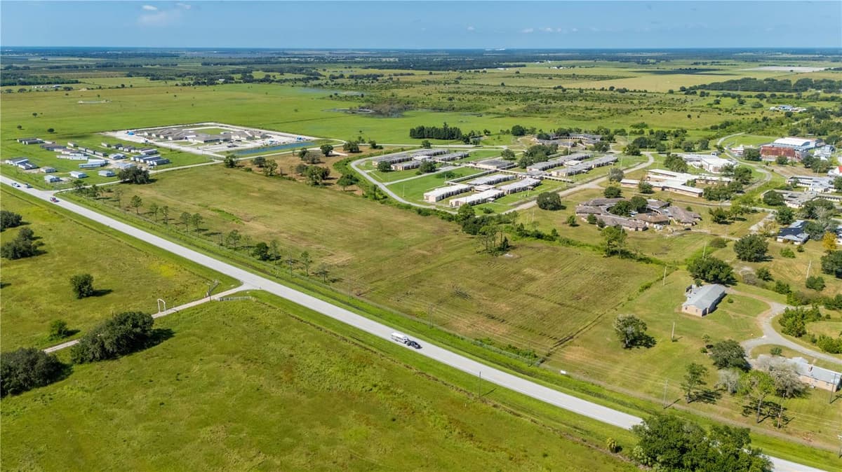 6000 SE HWY 31 — photo 12 of 41