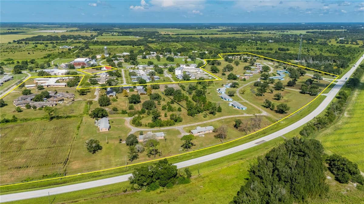 6000 SE HWY 31 — photo 11 of 41
