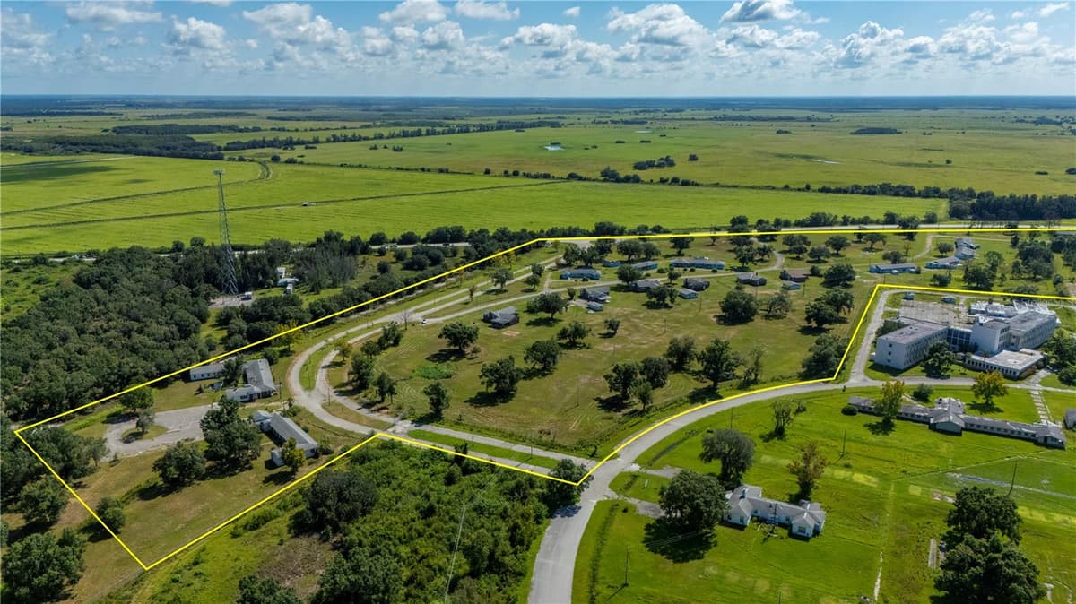 6000 SE HWY 31 — photo 4 of 41